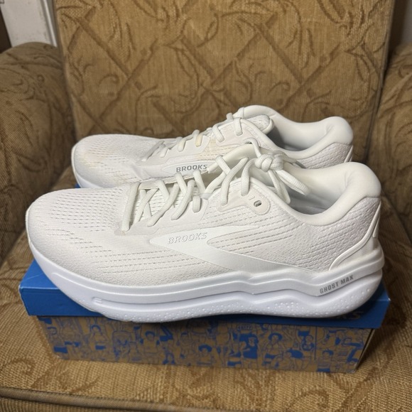 Brooks Ghost Max 2 Shoes Mens Size 10.5 D White Neutral Running Cushion Sneakers